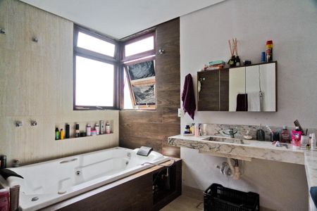 Casa de condomínio à venda com 300m², 4 quartos e 4 vagasBanheiro da Suíte 3 (2)