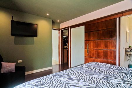 Casa de condomínio à venda com 300m², 4 quartos e 4 vagasSuíte 3