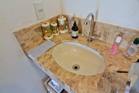 Casa de condomínio à venda com 300m², 4 quartos e 4 vagasBanheiro da Suíte 1