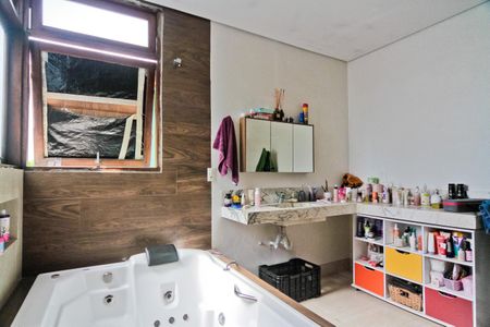 Casa de condomínio à venda com 300m², 4 quartos e 4 vagasBanheiro da Suíte 3 (2)