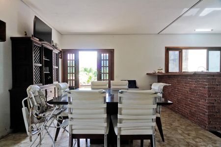 Casa de condomínio à venda com 300m², 4 quartos e 4 vagasSala