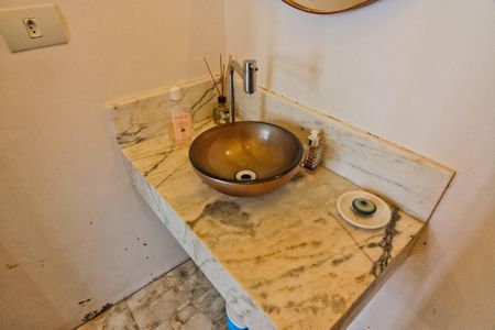 Casa de condomínio à venda com 300m², 4 quartos e 4 vagasLavabo