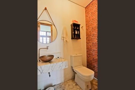 Casa de condomínio à venda com 300m², 4 quartos e 4 vagasLavabo