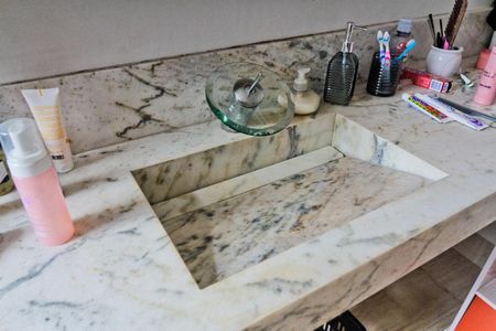 Casa de condomínio à venda com 300m², 4 quartos e 4 vagasBanheiro da Suíte 3 (2)