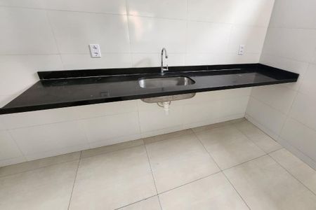 Sala de casa para alugar com 2 quartos, 50m² em Jardim Primavera, Duque de Caxias