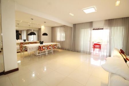 Casa para alugar com 449m², 5 quartos e 2 vagasDetalhe Sala