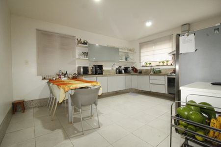 Casa para alugar com 449m², 5 quartos e 2 vagasCozinha