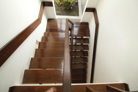 Casa para alugar com 449m², 5 quartos e 2 vagasEscada