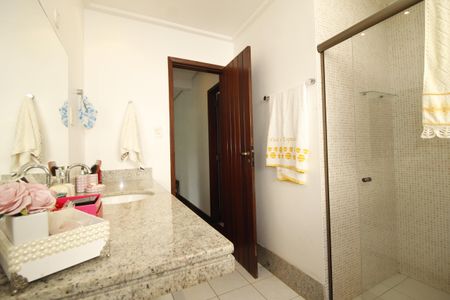 Casa para alugar com 449m², 5 quartos e 2 vagasBanheiro Corredor