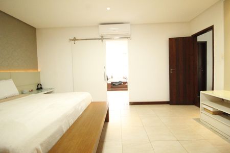 Casa para alugar com 449m², 5 quartos e 2 vagasQuarto 3 - Suíte