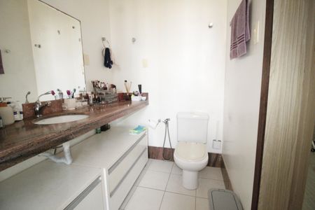 Casa para alugar com 449m², 5 quartos e 2 vagasBanheiro - Quarto 2