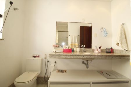 Casa para alugar com 449m², 5 quartos e 2 vagasBanheiro Corredor