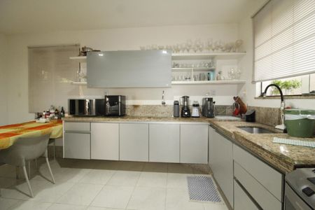 Casa para alugar com 449m², 5 quartos e 2 vagasCozinha