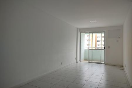Apartamento para alugar com 77m², 2 quartos e 1 vagaSala