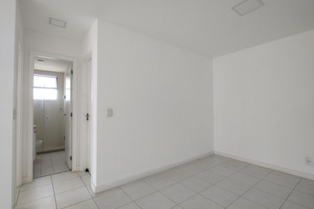 Sala de apartamento para alugar com 2 quartos, 77m² em Barra da Tijuca, Rio de Janeiro