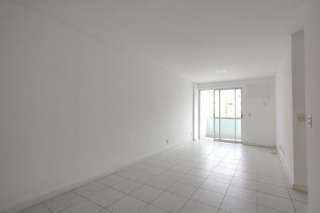 Sala de apartamento para alugar com 2 quartos, 77m² em Barra da Tijuca, Rio de Janeiro