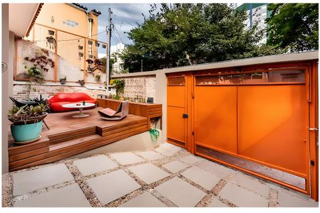 Casa para alugar com 220m², 4 quartos e 2 vagas