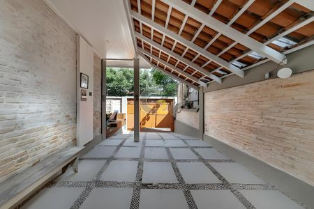 Casa para alugar com 220m², 4 quartos e 2 vagas