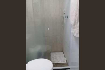 Banheiro de kitnet/studio para alugar com 1 quarto, 28m² em Centro, Niterói