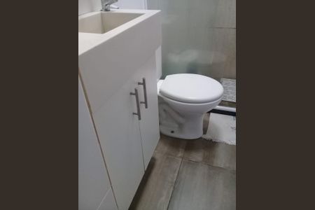Banheiro de kitnet/studio para alugar com 1 quarto, 28m² em Centro, Niterói