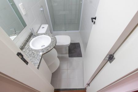 Apartamento à venda com 87m², 2 quartos e 1 vaga Apartamento à venda com 87m², 2 quartos e 1 vagaBanheiro social
