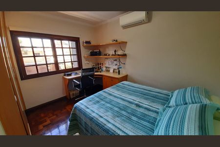 Casa de condomínio à venda com 210m², 3 quartos e 4 vagasQuarto