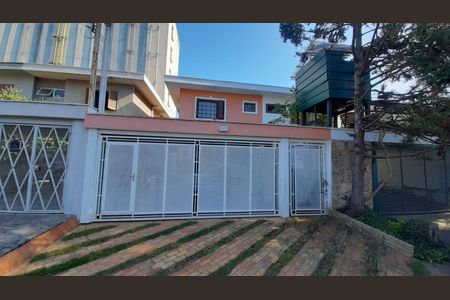 Casa de condomínio à venda com 210m², 3 quartos e 4 vagasFachada