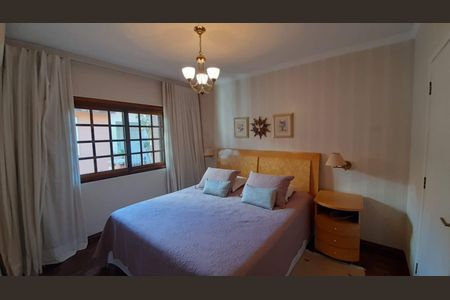 Casa de condomínio à venda com 210m², 3 quartos e 4 vagasQuarto