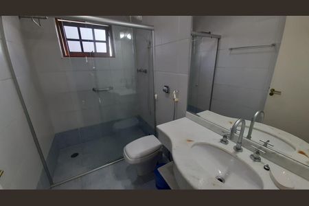 Casa de condomínio à venda com 210m², 3 quartos e 4 vagasBanheiro