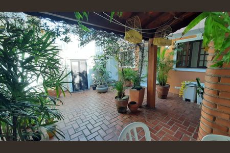 Casa de condomínio à venda com 210m², 3 quartos e 4 vagasÁrea externa