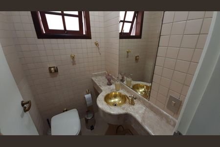 Casa de condomínio à venda com 210m², 3 quartos e 4 vagasBanheiro