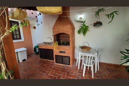 Casa de condomínio à venda com 210m², 3 quartos e 4 vagasÁrea externa