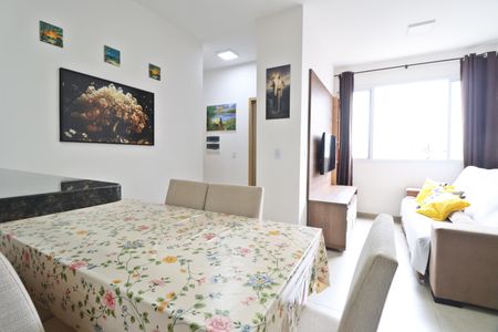 Sala de apartamento para alugar com 2 quartos, 60m² em Aclimação, Uberlândia