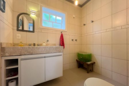 Casa de condomínio para alugar com 300m², 3 quartos e 4 vagasBanheiro do Escritório