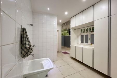 Casa de condomínio para alugar com 300m², 3 quartos e 4 vagasÁrea de Serviço