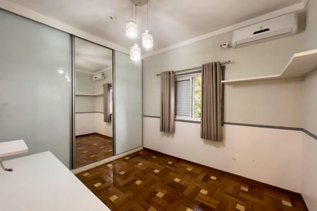 Casa de condomínio para alugar com 300m², 3 quartos e 4 vagasSuíte 2