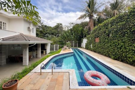 Casa de condomínio para alugar com 300m², 3 quartos e 4 vagasPiscina