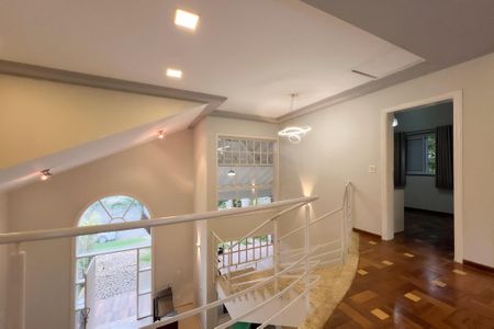 Casa de condomínio para alugar com 300m², 3 quartos e 4 vagasSala de TV