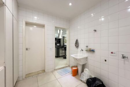 Casa de condomínio para alugar com 300m², 3 quartos e 4 vagasÁrea de Serviço