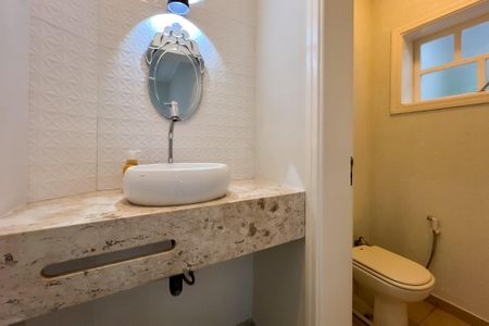 Casa de condomínio para alugar com 300m², 3 quartos e 4 vagasLavabo