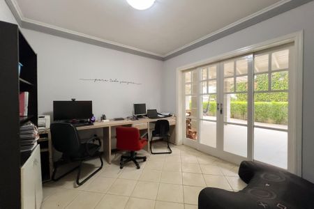 Casa de condomínio para alugar com 300m², 3 quartos e 4 vagasEscritório