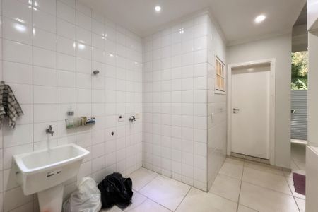 Casa de condomínio para alugar com 300m², 3 quartos e 4 vagasÁrea de Serviço