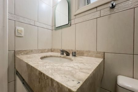 Casa de condomínio para alugar com 300m², 3 quartos e 4 vagasBanheiro da Suíte 2