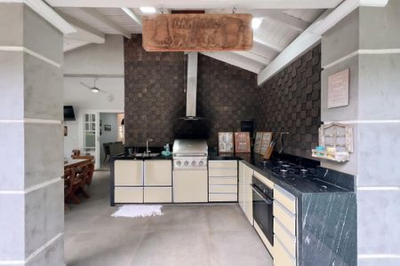 Casa de condomínio para alugar com 300m², 3 quartos e 4 vagasChurrasqueira