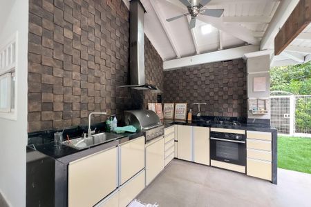 Casa de condomínio para alugar com 300m², 3 quartos e 4 vagasChurrasqueira