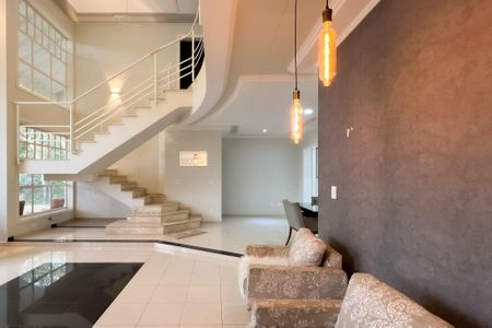 Casa de condomínio para alugar com 300m², 3 quartos e 4 vagasSala de estar