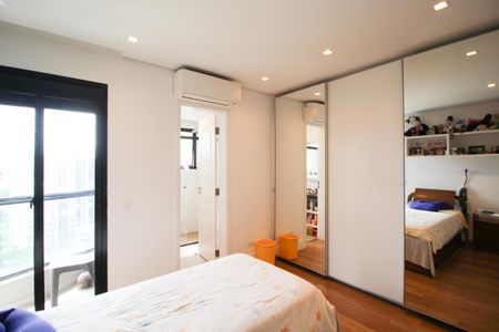 Apartamento à venda com 274m², 4 quartos e 4 vagas Apartamento à venda com 274m², 4 quartos e 4 vagasSuíte 4