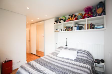 Apartamento à venda com 274m², 4 quartos e 4 vagas Apartamento à venda com 274m², 4 quartos e 4 vagasSuíte 3