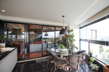 Apartamento à venda com 274m², 4 quartos e 4 vagas Apartamento à venda com 274m², 4 quartos e 4 vagasVaranda da Sala