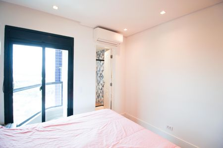 Apartamento à venda com 274m², 4 quartos e 4 vagas Apartamento à venda com 274m², 4 quartos e 4 vagasSuíte 2